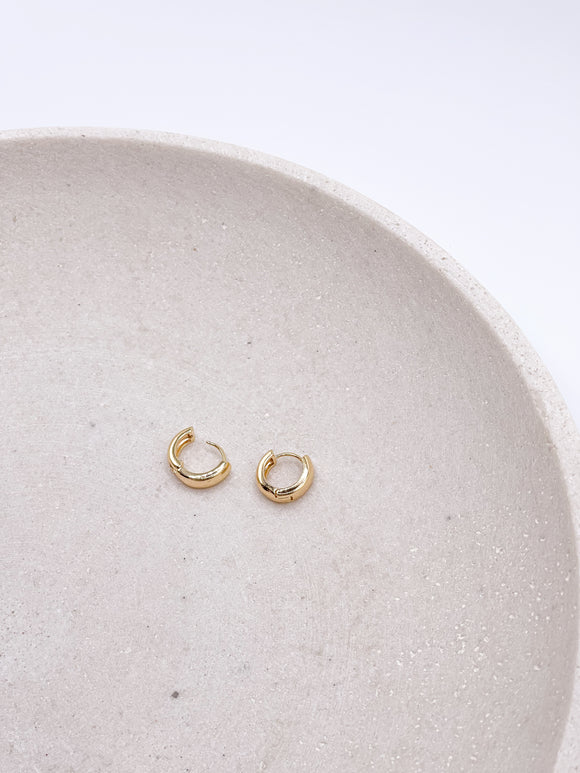 Kyra- Chunky Gold / Silver Huggie Earrings